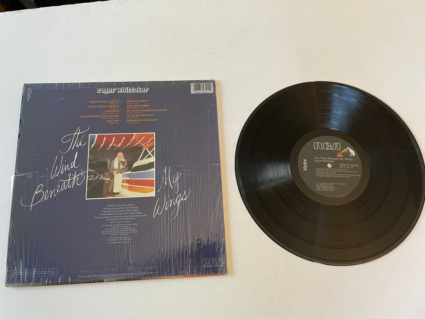 Roger Whittaker The Wind Beneath My Wings Used Vinyl LP VG+\VG+ Black