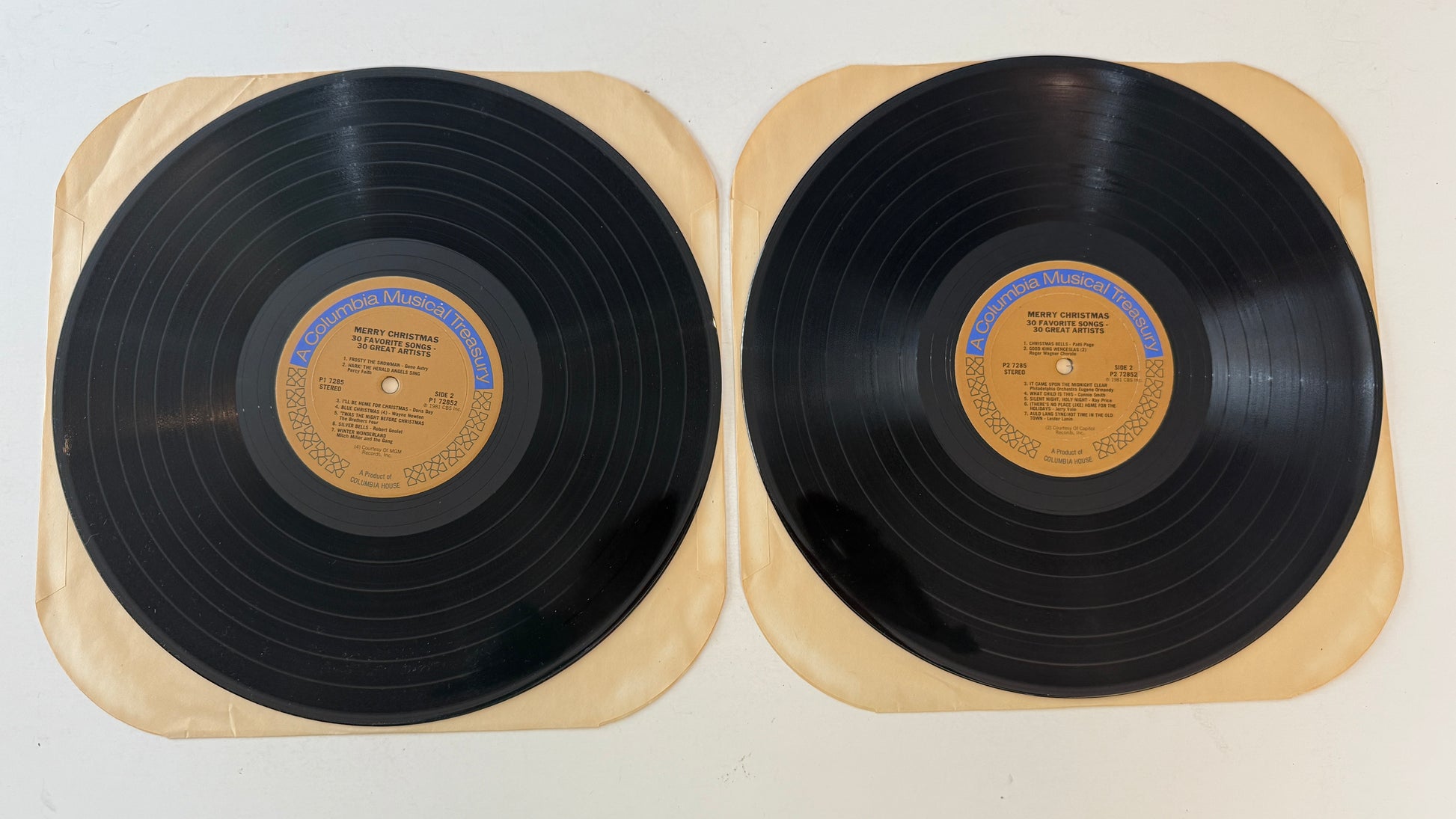 Various Merry Christmas 30 Favorite Songs 30 Great Artists Used Vinyl 2LP VG+\VG+